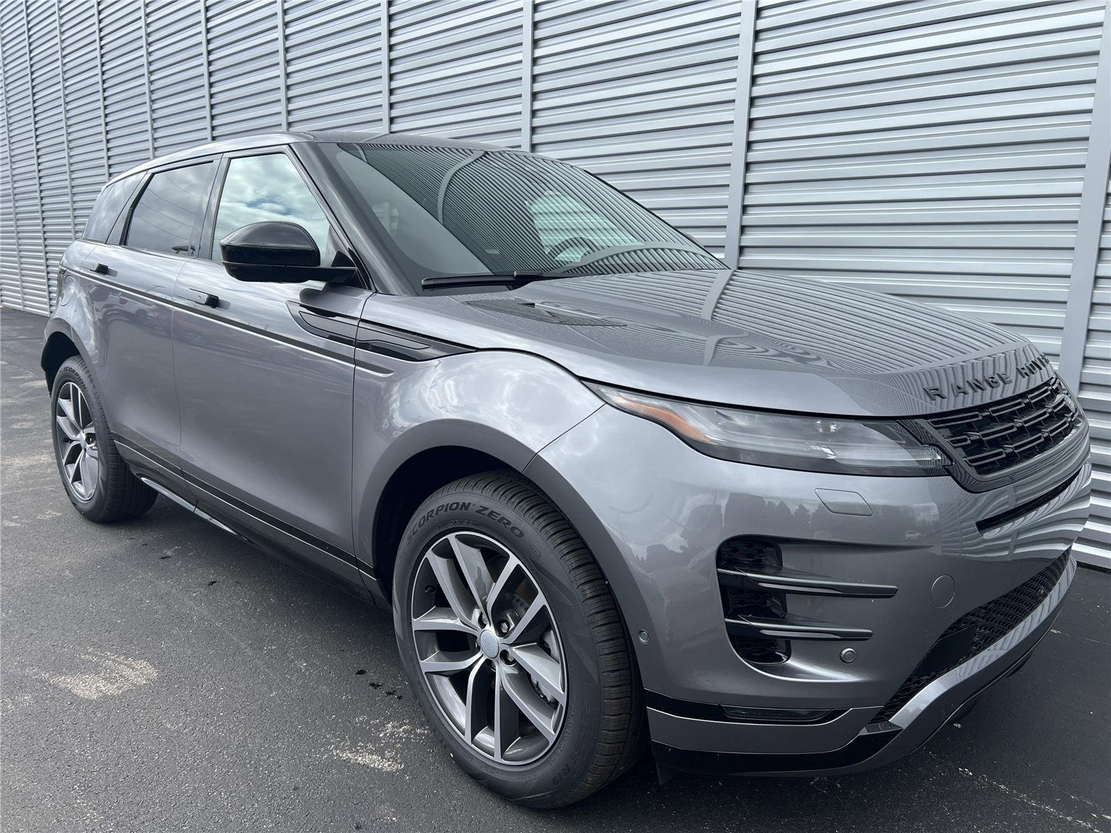 New 2026 Eiger Grey Land Rover Dynamic SE image 7