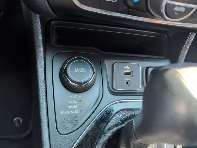 Used 2020 Black Jeep Limited image 26