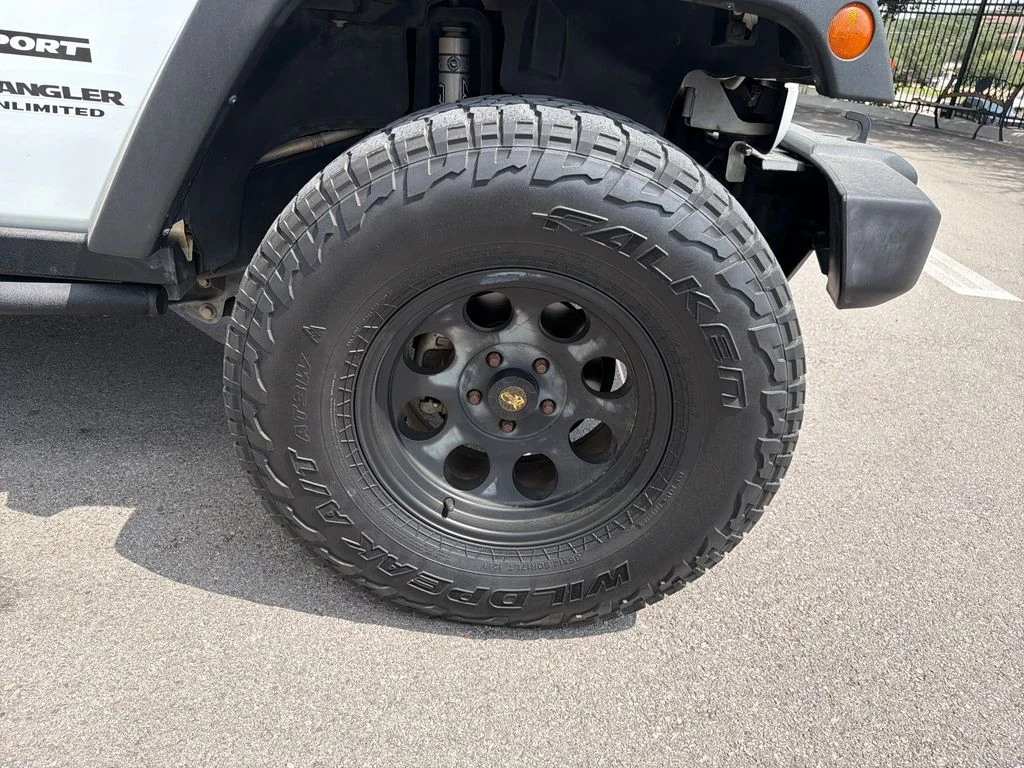 Used 2017 White Jeep Unlimited Sport image 16