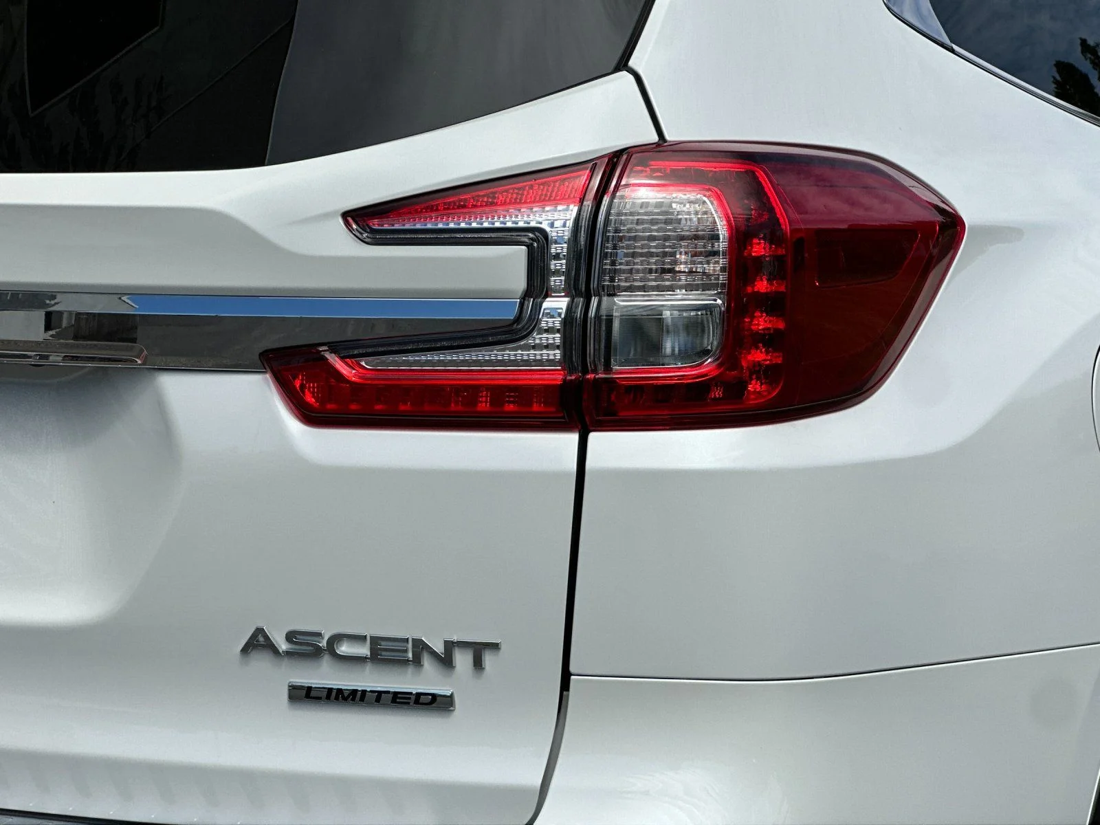 New 2026 CRYSTAL WHITE PEARL Subaru Limited 7-Passenger image 28
