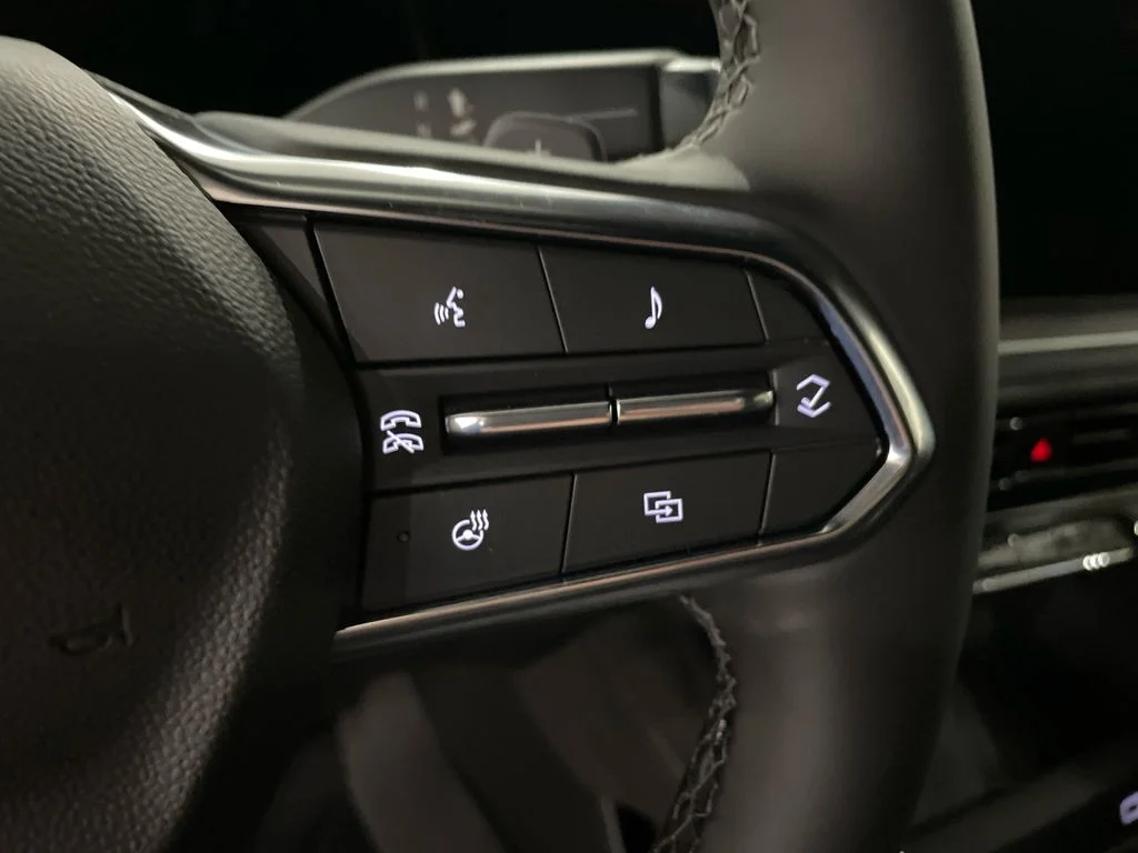 New 2026 Polar White Tricoat Chevrolet Premier image 17