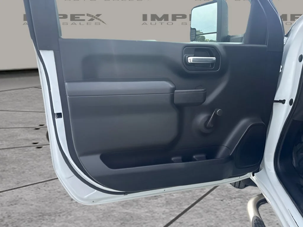 Used 2020 White GMC Base image 19