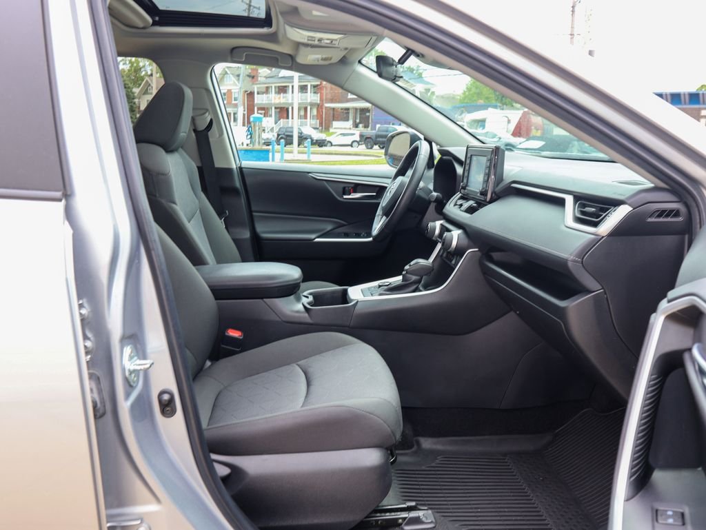 Used 2022 Silver Toyota XLE image 31