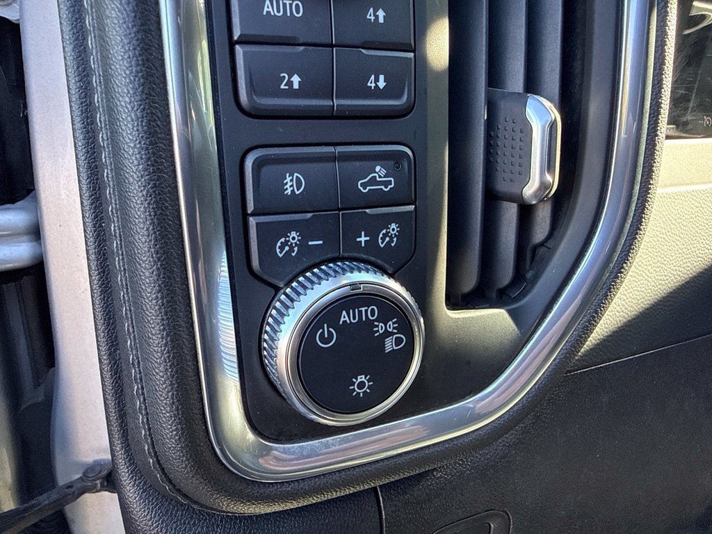 Used 2021 Silver GMC Elevation image 24
