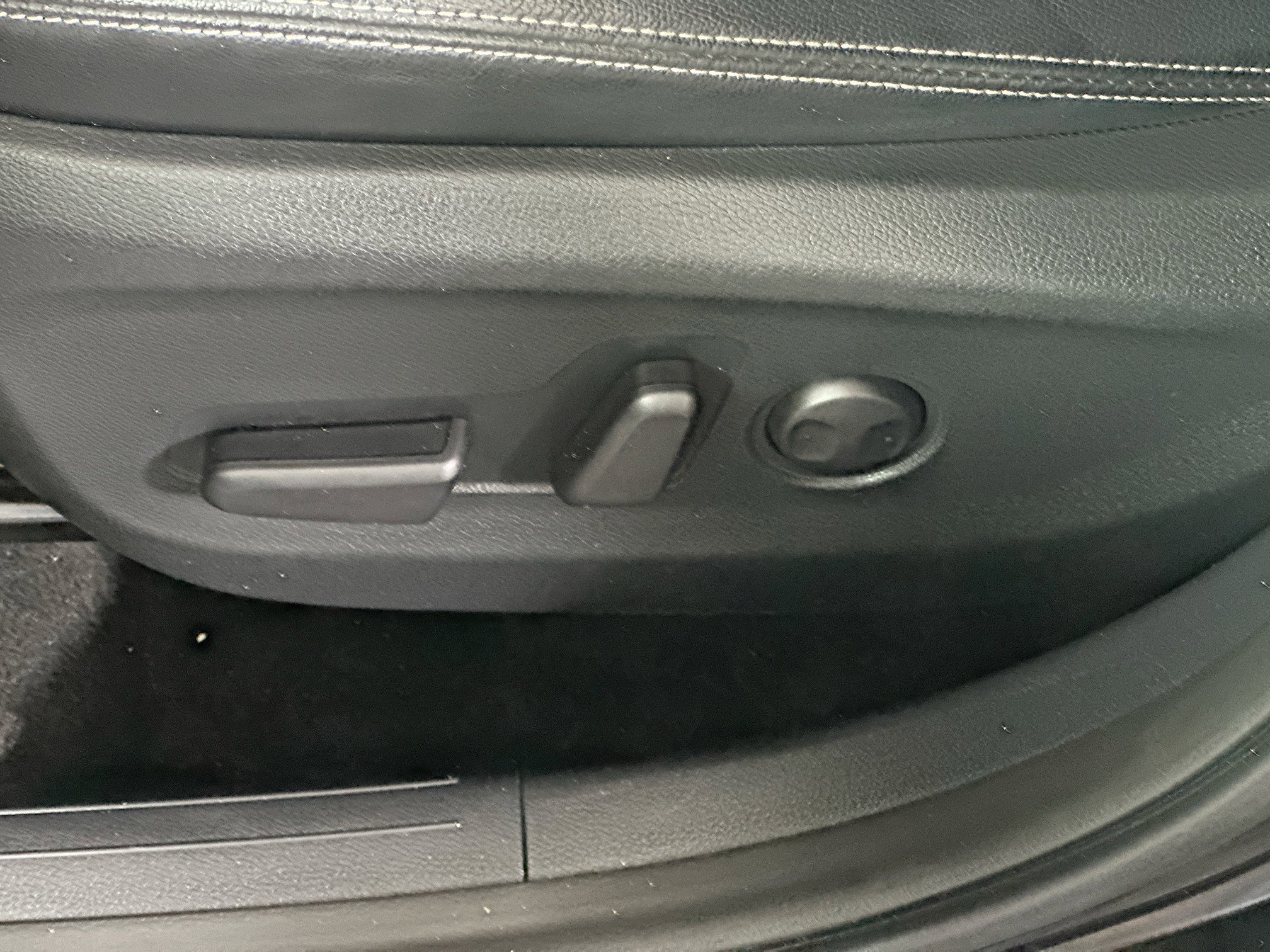 Used 2021 Black Cherry Kia EX image 13