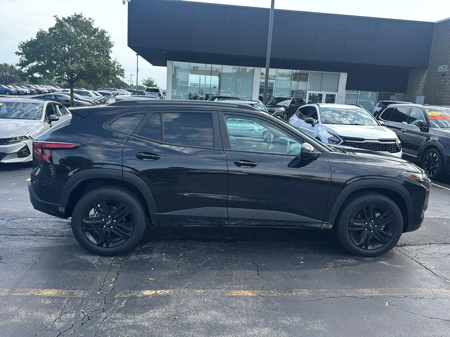 Used 2025 Mosaic Black Metallic Chevrolet ACTIV image 8