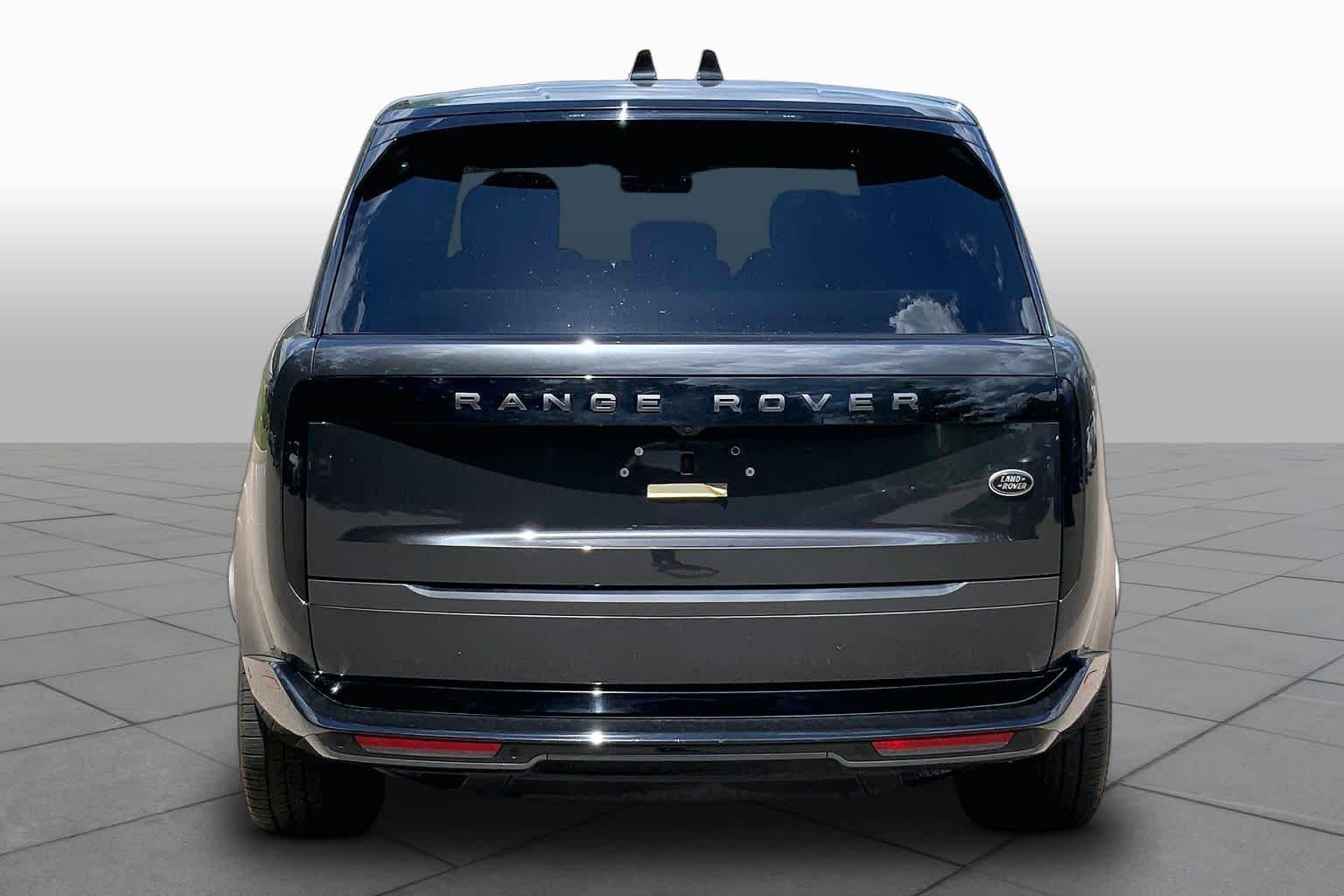 Used 2023 Carpathian Grey Premium Metallic Land Rover SE image 5