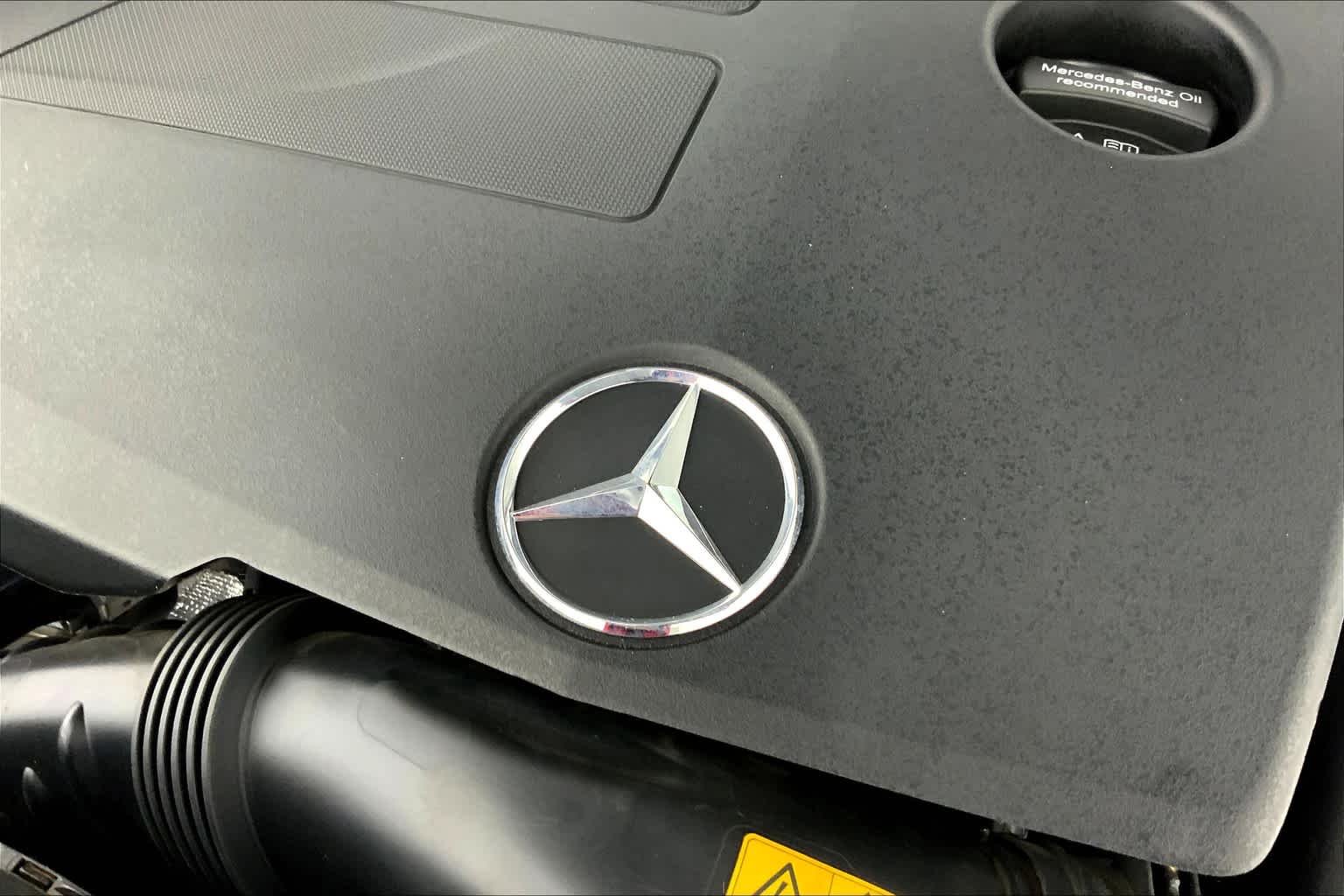 Used 2021 Polar White Mercedes-Benz GLC 300 image 32