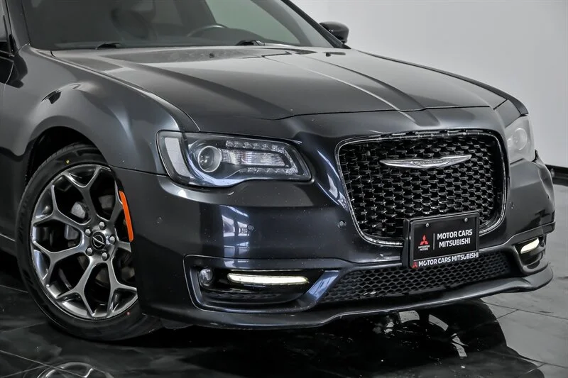 Used 2018 Chrysler 300 S with VIN 2C3CCABG6JH240501 for sale in Aurora, IL