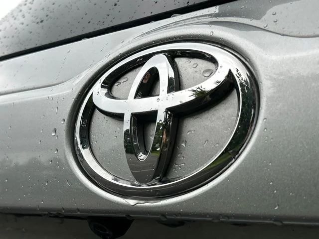 Used 2019 Silver Toyota XLE image 14