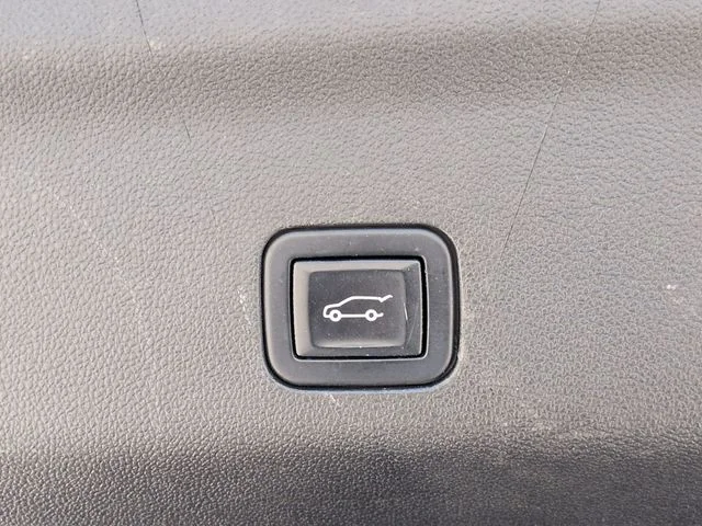 Used 2022 White Chevrolet Z71 image 34