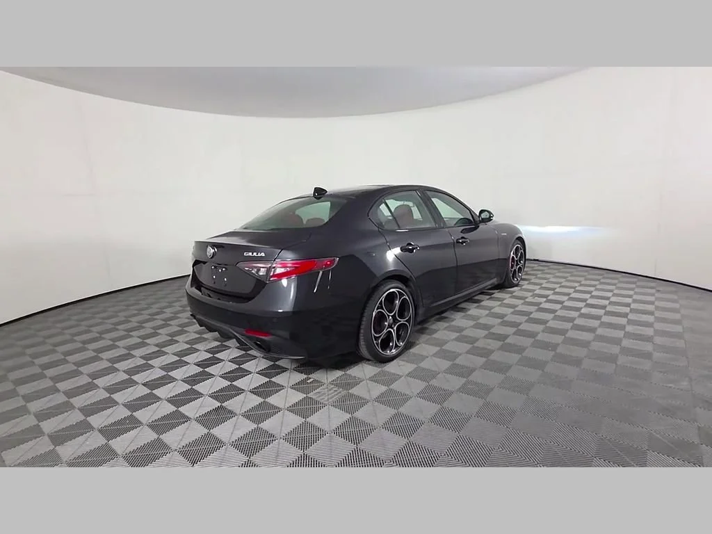 New 2026 Vulcano Black Metallic Alfa Romeo Base image 29