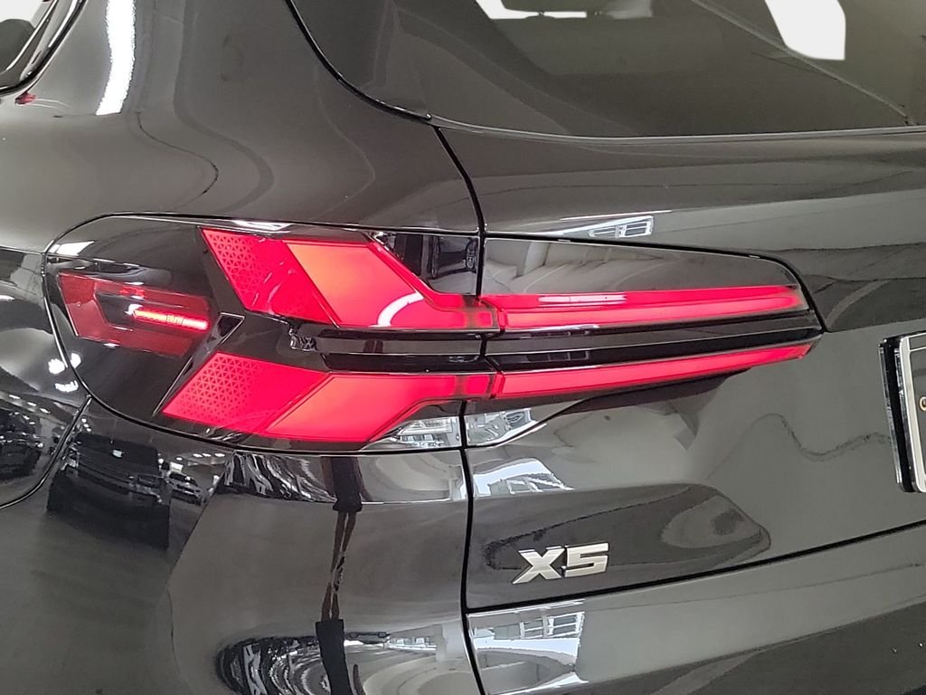 New 2026 Black Sapphire Metallic BMW M60i image 18