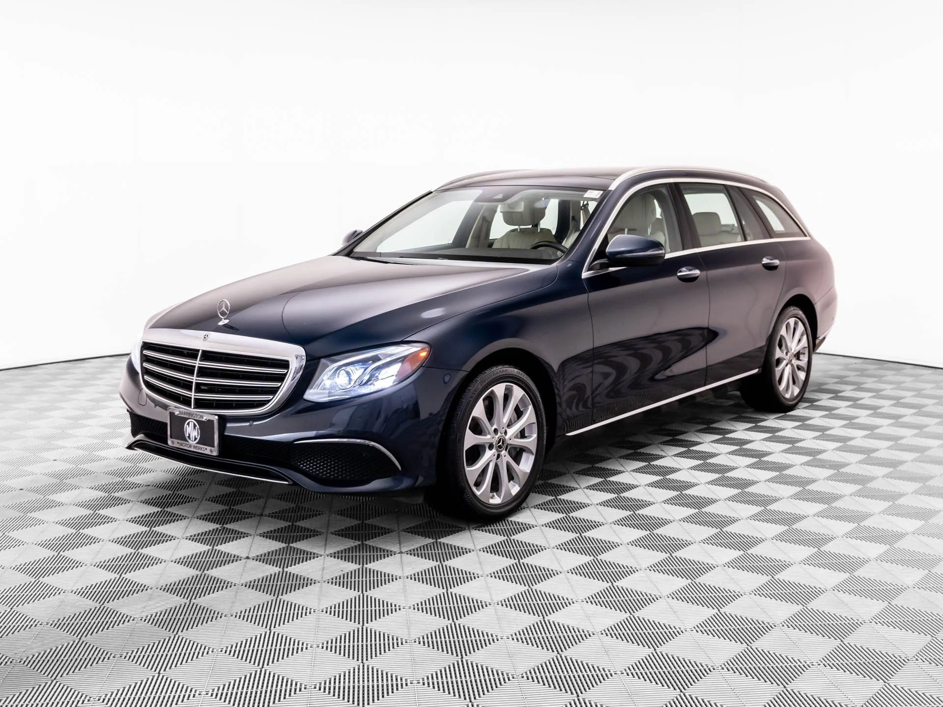 Used 2017 Black Mercedes-Benz E 400 image 1