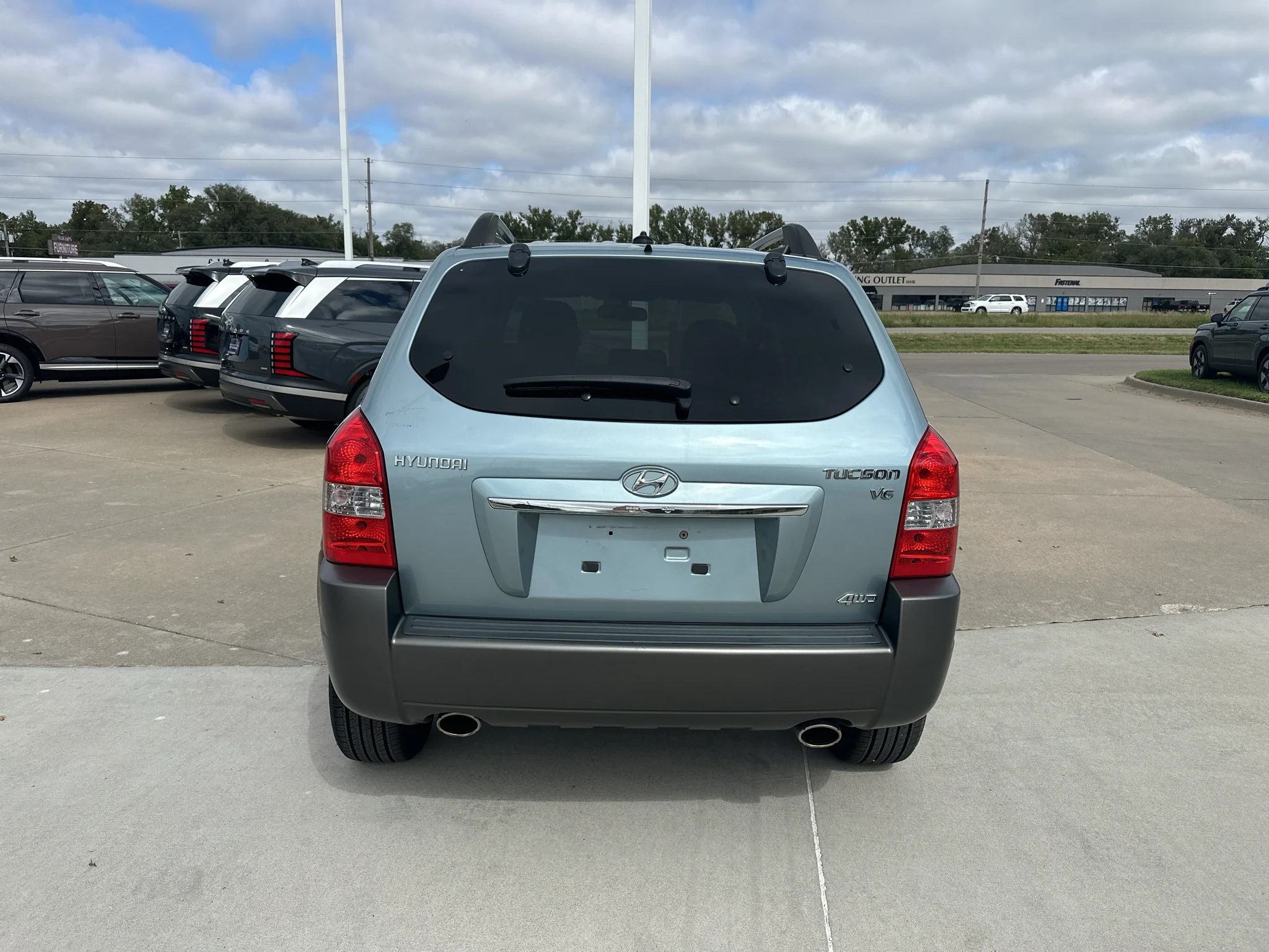 Used 2009 Desert Sage Metallic Hyundai SE image 14