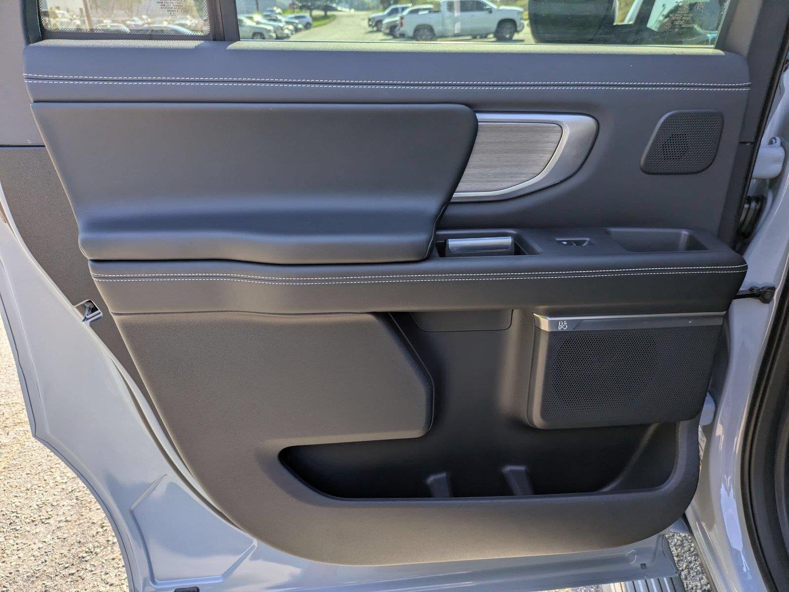 New 2027 Glacier Gray Metallic Tri-Coat Ford MAX Platinum image 25