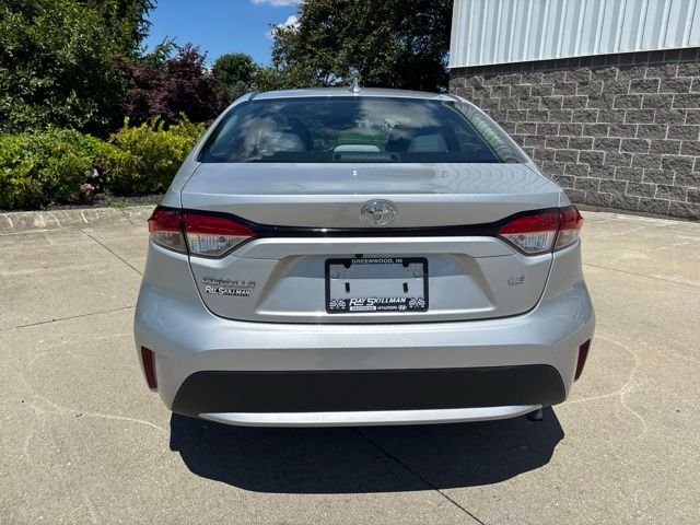 Used 2022 Silver Toyota LE image 7