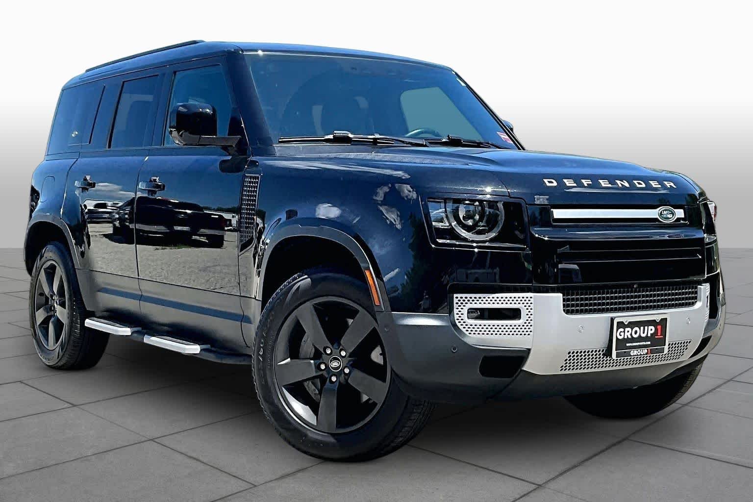 Used 2023 Santorini Black Metallic Land Rover SE image 3