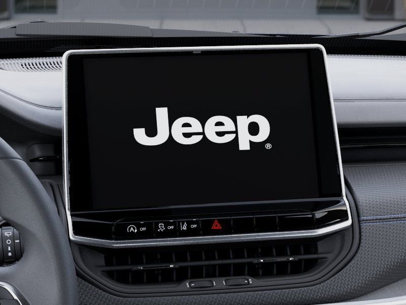 New 2026 Diamond Black Crystal Pearl-Coat Exterior Paint Jeep Latitude image 18