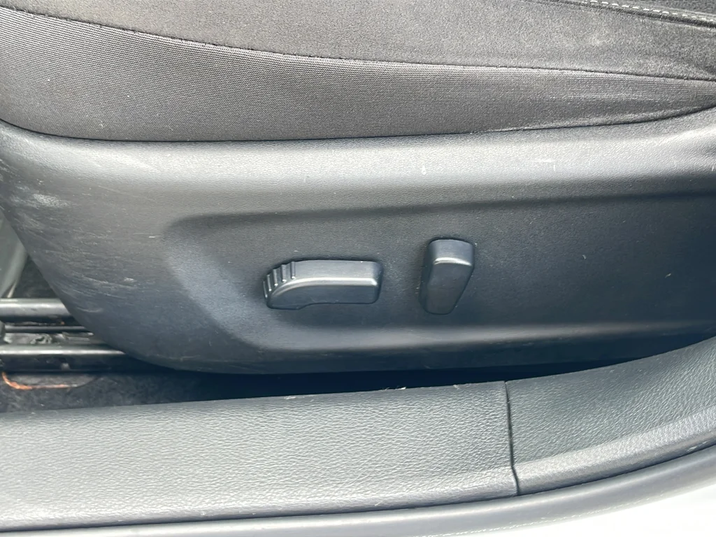 Used 2019 White Nissan 2.5 S image 18