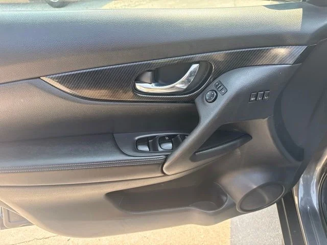 Used 2018 Gray Nissan SL image 10