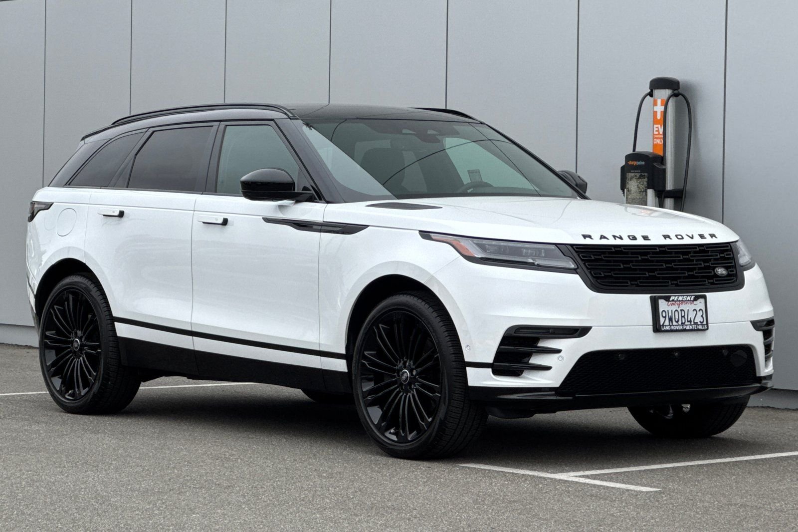 Certified Used 2026 White Land Rover Dynamic SE image 7