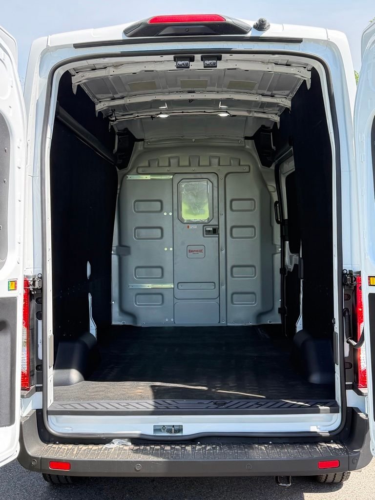 New 2026 Oxford White Ford Cargo Van image 31