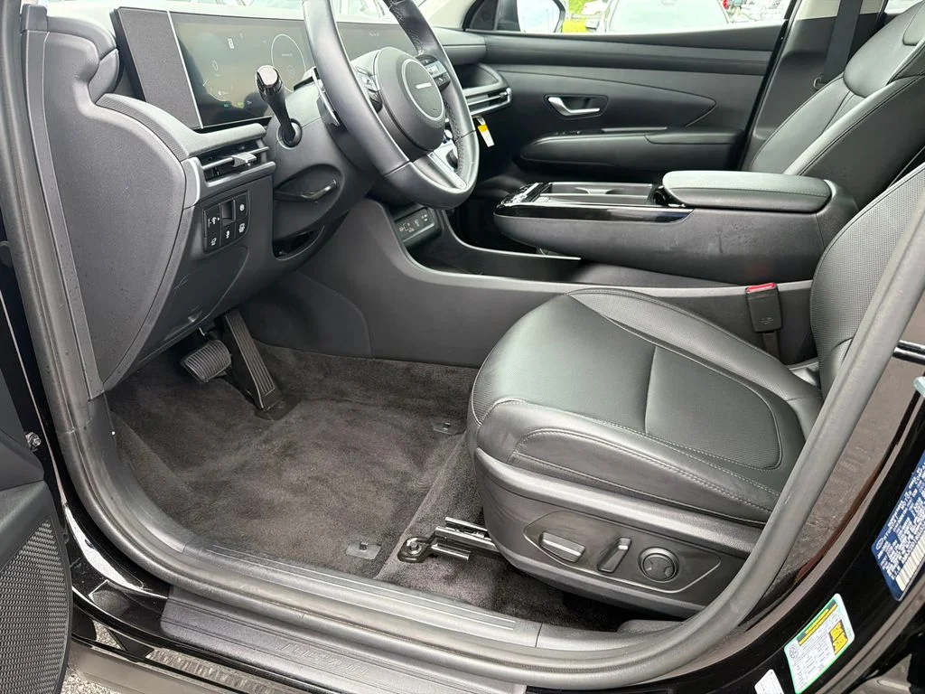 Used 2025 Gray Hyundai SEL Convenience image 9