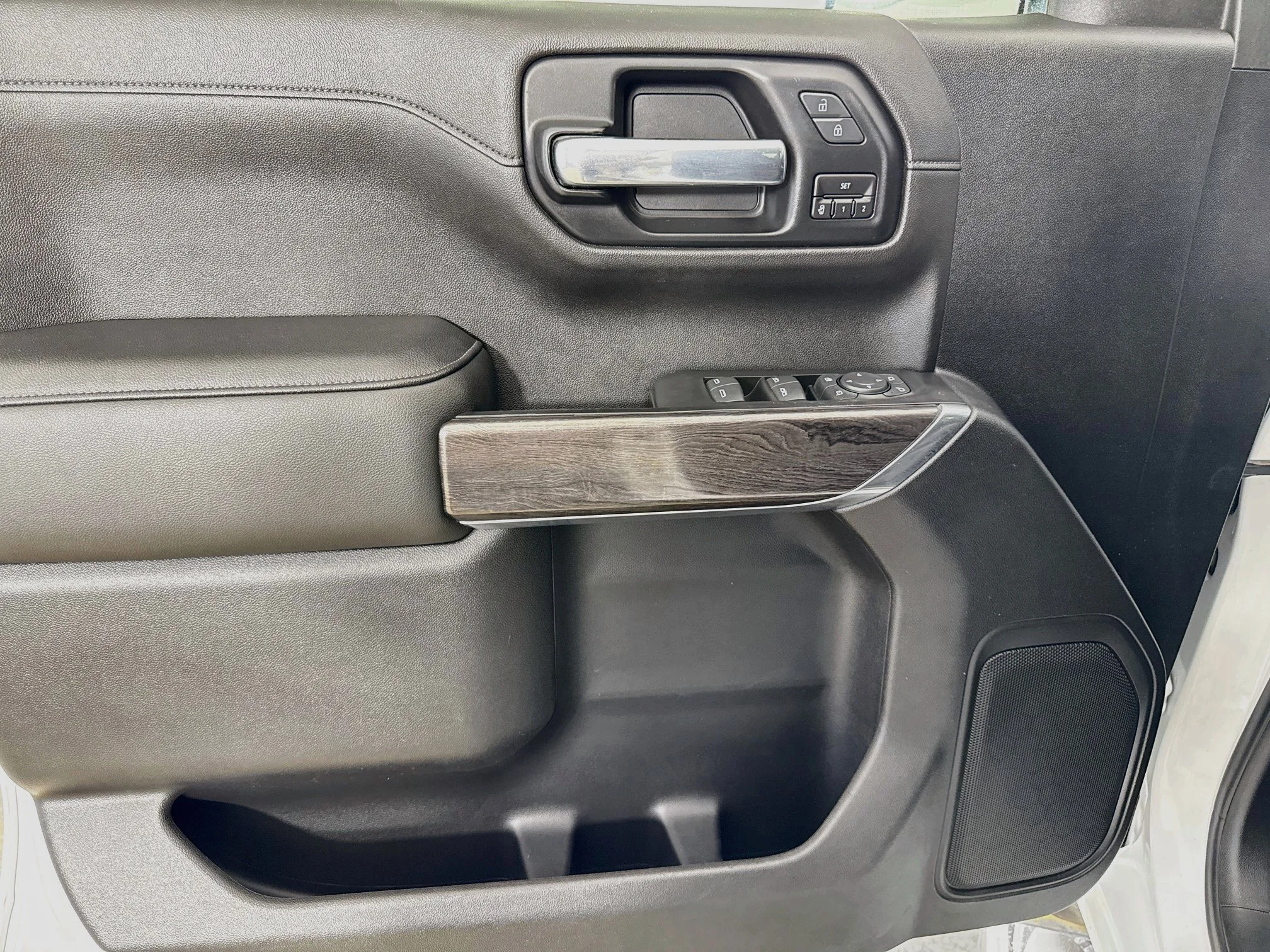 Used 2020 SUMMIT WHITE Chevrolet LTZ image 19