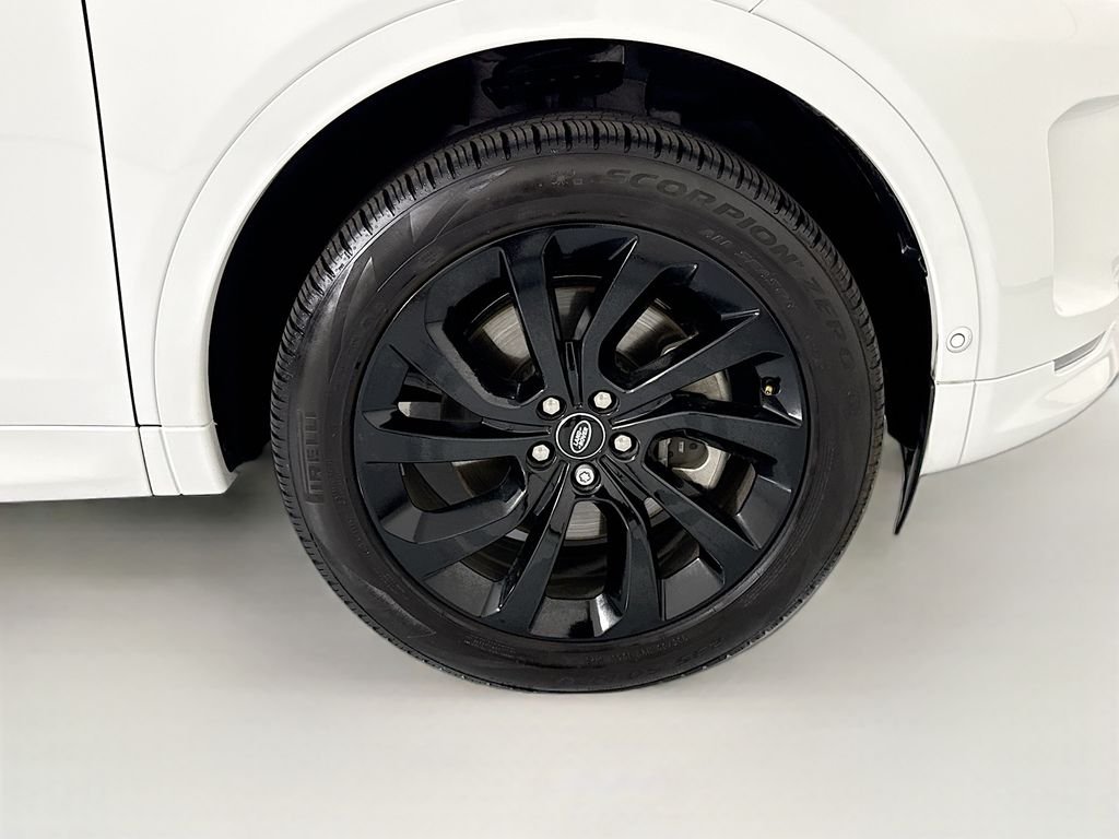 Certified Used 2025 Fuji White Land Rover S image 33