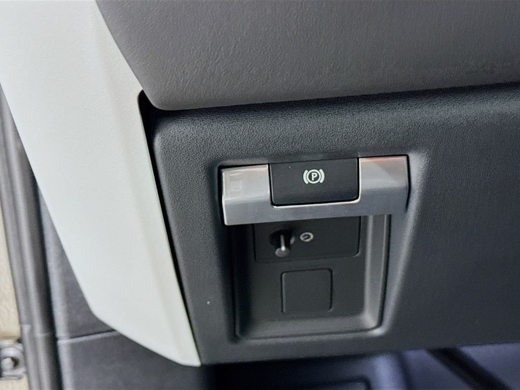 New 2026 Gondwana Stone LAND ROVER X-Dynamic SE image 11