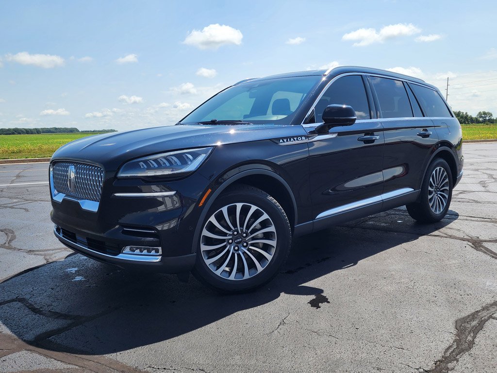 Used 2020 Infinite Black Metallic Lincoln Reserve image 1