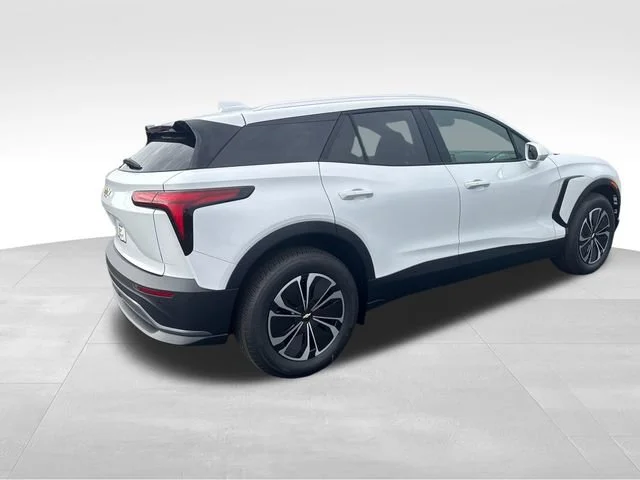 New 2026 Summit White Chevrolet LT image 5