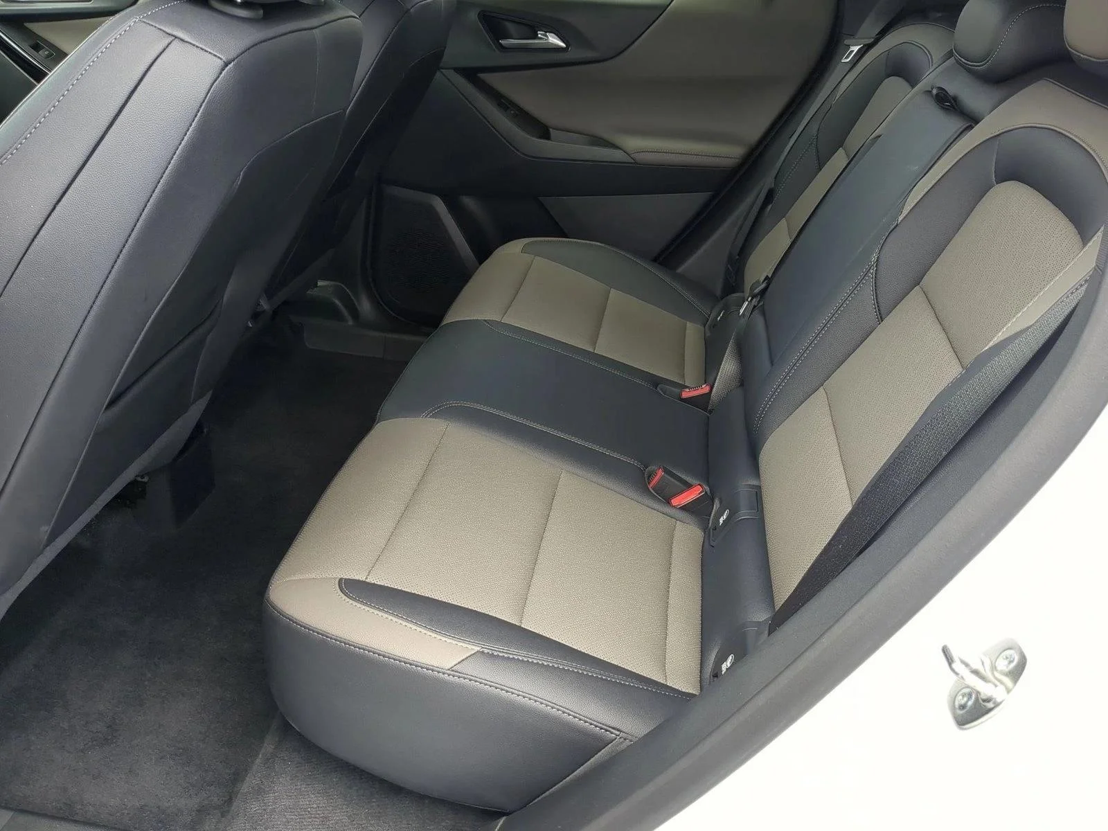 Used 2025 Summit White Chevrolet AWD LT image 19