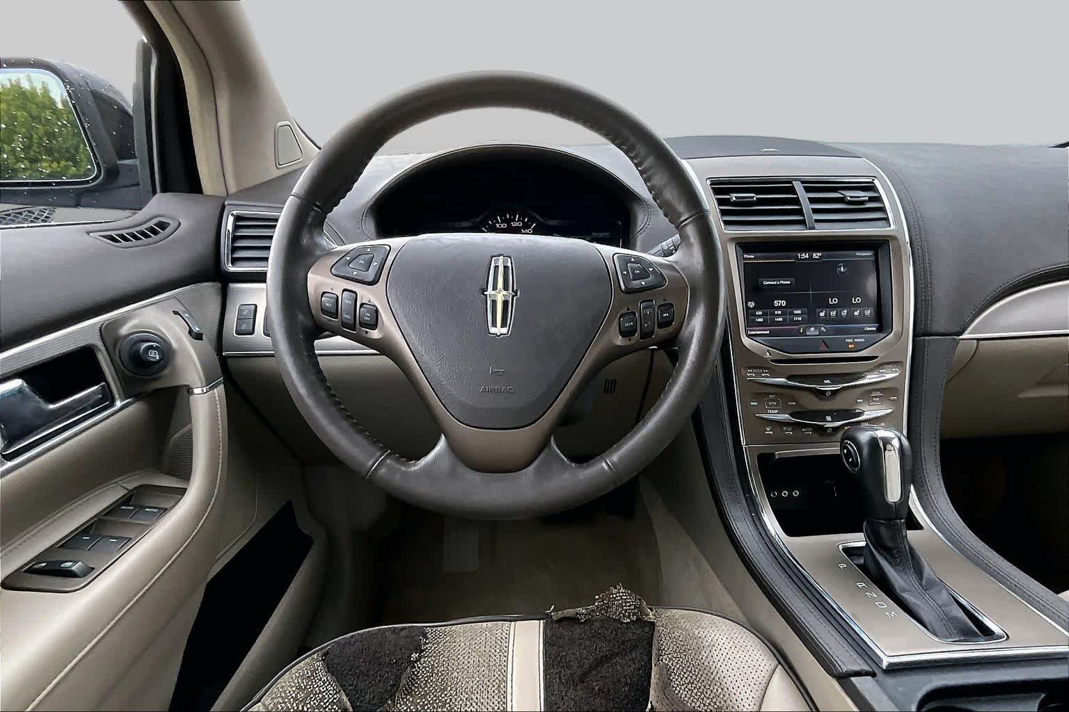 Used 2011 Tuxedo Black Metallic Lincoln  image 5