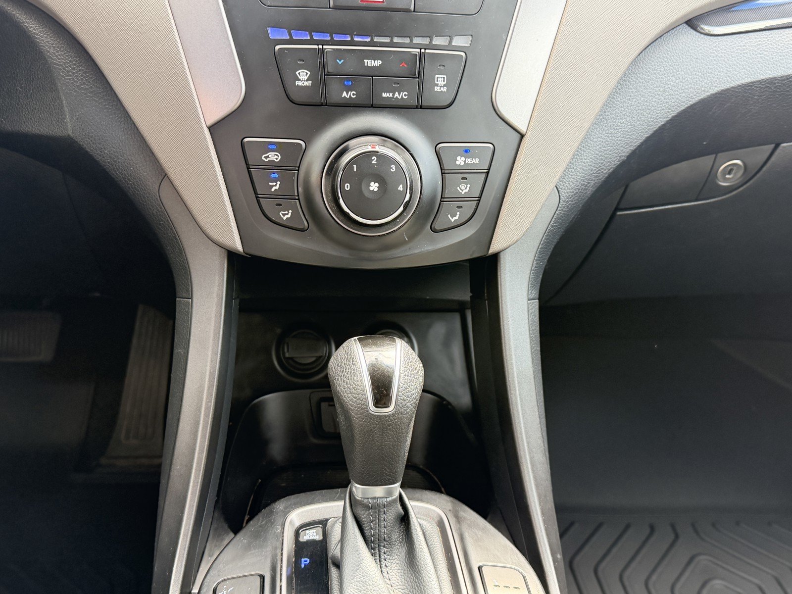 Used 2015 White Hyundai GLS image 12