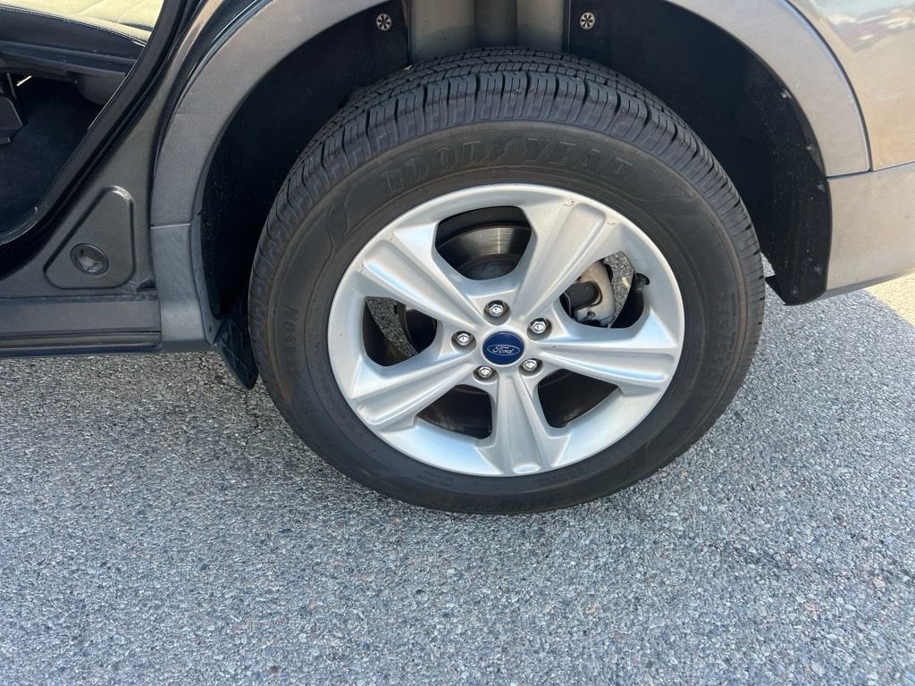 Used 2015 Magnetic Ford SE image 19