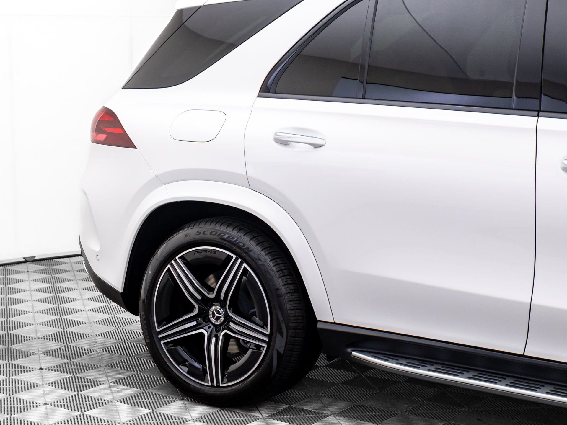 New 2026 Polar White Mercedes-Benz GLE 450 image 39