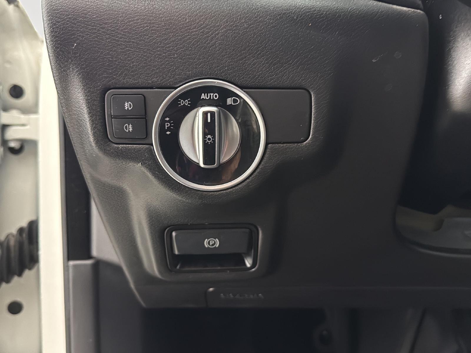 Used 2018 Majestic White INFINITI Premium image 9