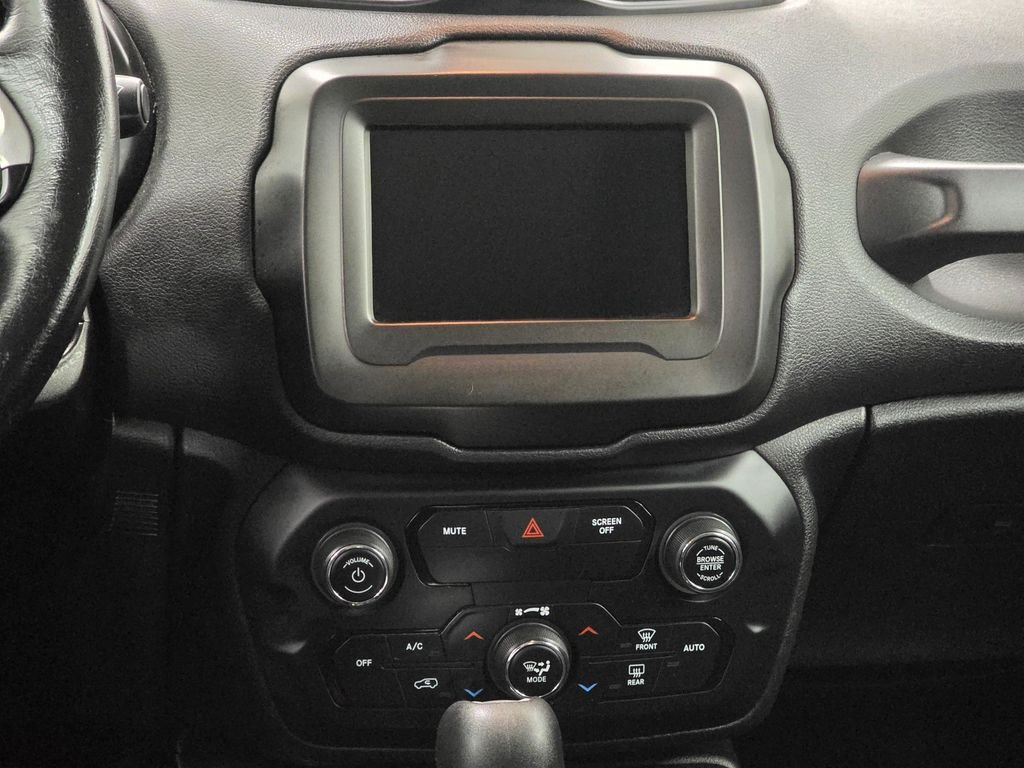 Used 2020 White Jeep Latitude image 21