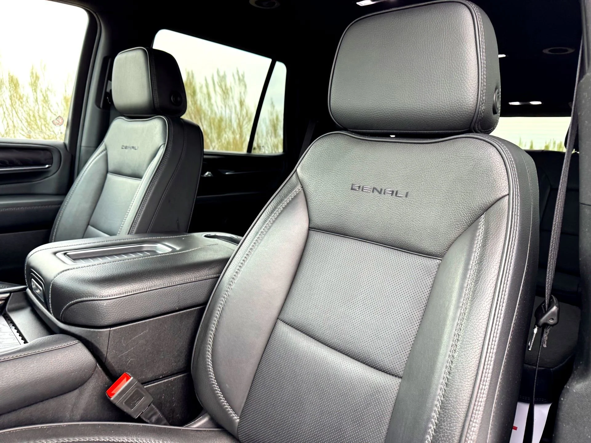 Used 2024 Onyx Black GMC Denali image 14