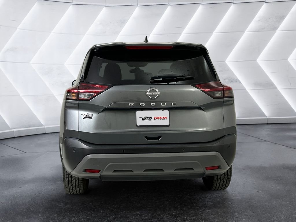 Used 2023 Gray Nissan S image 5