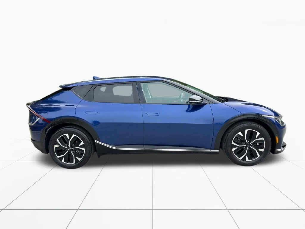 Used 2024 Blue Kia Wind image 9