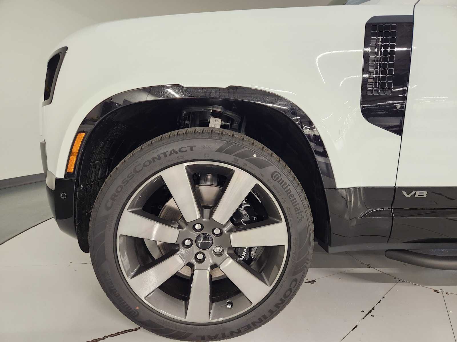 2026 Land Rover Defender V8 - Photo 11