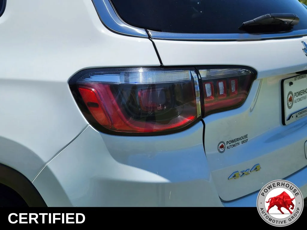 Used 2023 White Jeep Latitude Lux image 13