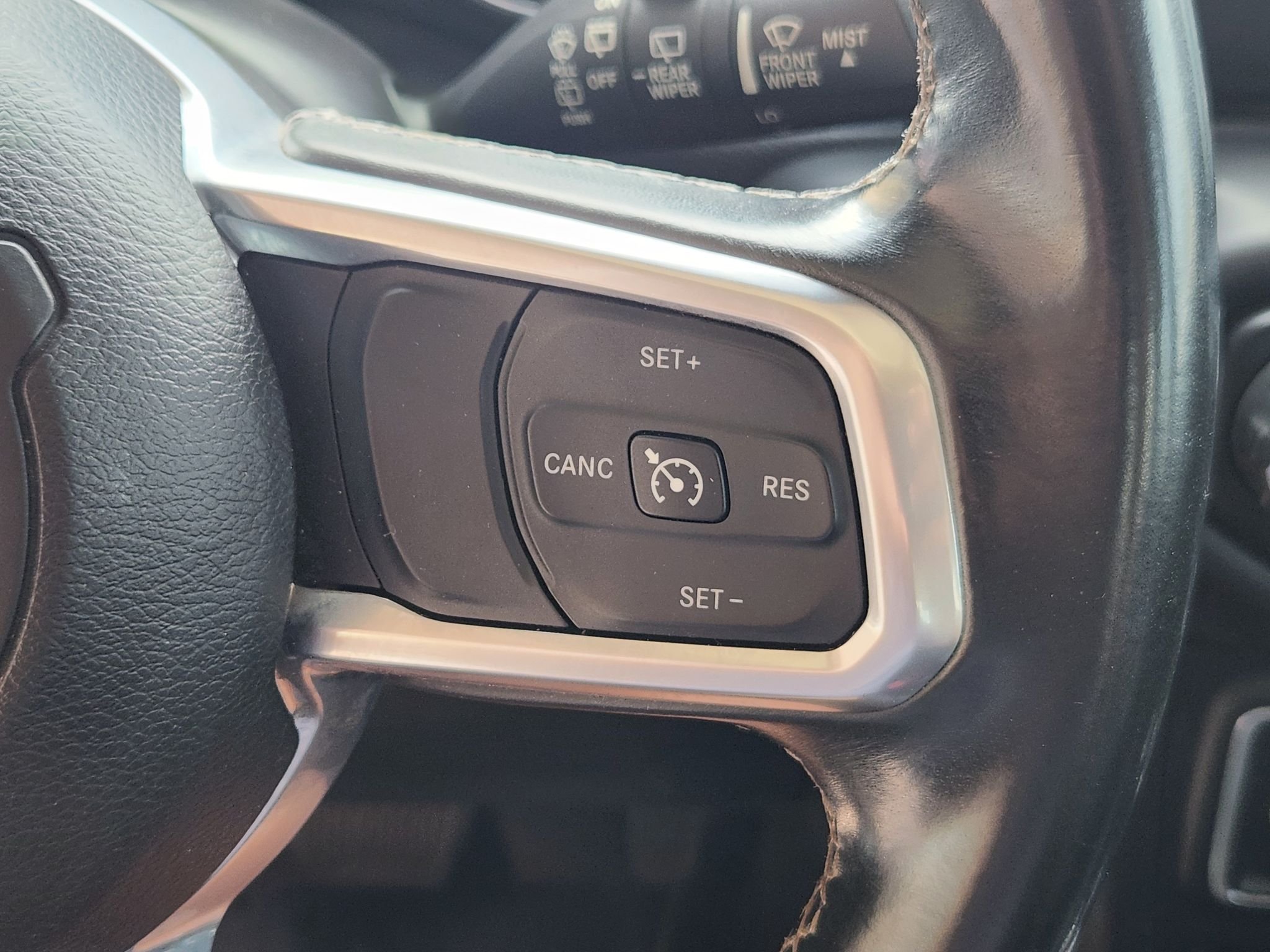 Used 2018 Billet Silver Metallic Clearcoat Jeep Sahara image 30
