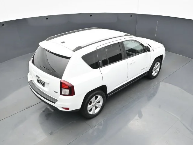 Used 2016 Bright White Clearcoat Jeep Latitude image 41