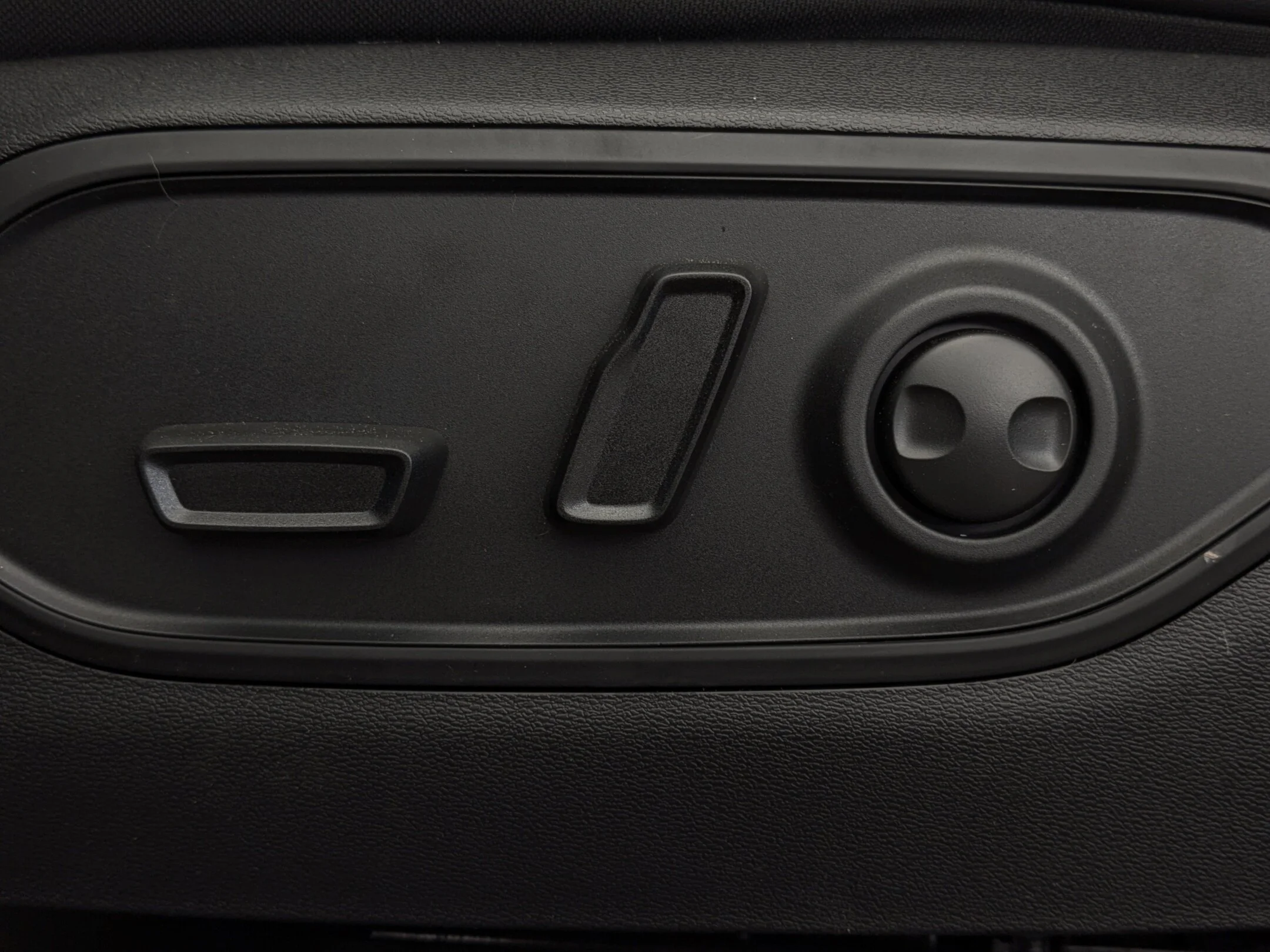 New 2026 Black Jeep Limited - - Hybrid - Dual-Pane Pano Sunroof - Capri Leatherette - Power Liftgate & More! image 14