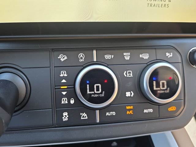 New 2026 Fuji White Land Rover X-Dynamic SE image 17