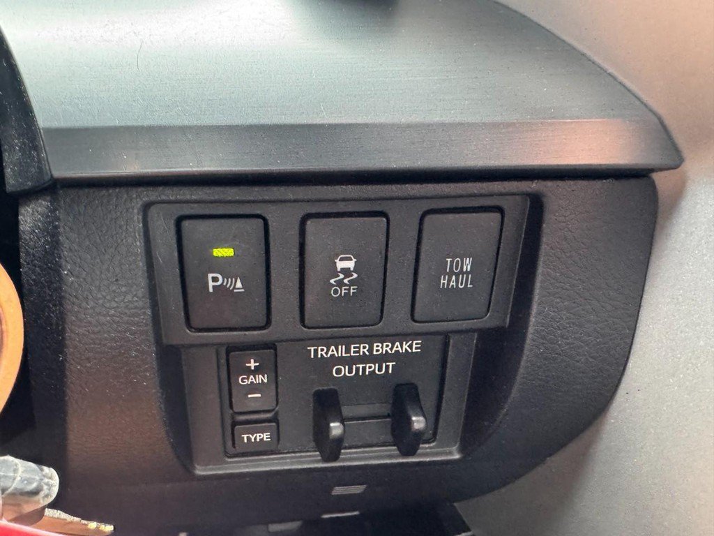 Used 2016  Toyota Platinum image 26